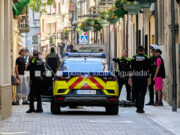 Batalla multitudinària al centre d’Igualada: una vintena de joves implicats i un menor detingut