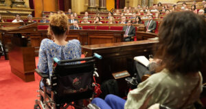 El Parlament convalida per unanimitat el decret que preveu ajuts a malalts d’ELA amb dependència extrema