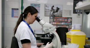 Catalunya avança als 12 anys l’inici de la prevenció de les infeccions de transmissió sexual i hi suma els pediatres