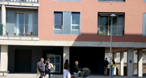 La població catalana supera els 8,2 milions, però els residents de menys de 16 anys cauen per vuitè any seguit