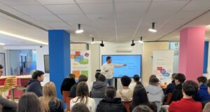 L’exposició ‘Controles?’ arriba a Piera i Vallromanes per abordar el consum de drogues i pantalles