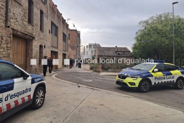 Desallotjament d'una finca ocupada a la Ronda del Rec.