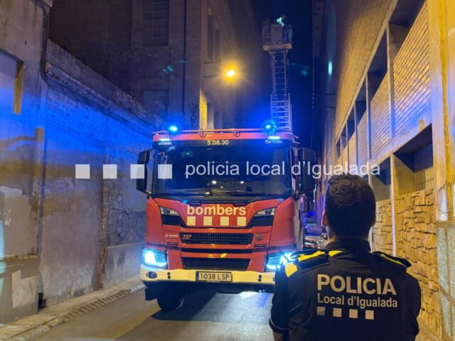 Divendres a la nit 4 joves surten precipitadament d'una nau buida al barri del Rec
