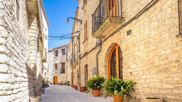 Carrers del poblet de Pujalt CATALUNYA TURISME
