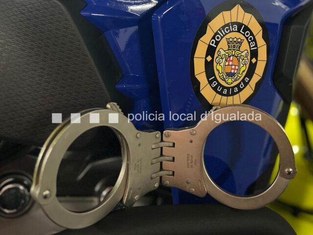 La Policia Local d'Igualada intercepta un jove que no s'havia tret mai el permís de conduir i tenia pendent una ordre de detenció